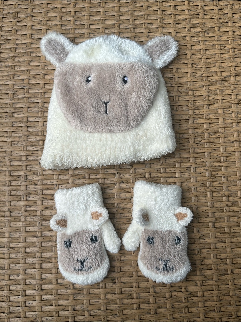 Patrick Francis Ireland Kid’s Woolly Sheep Hat & Mittens